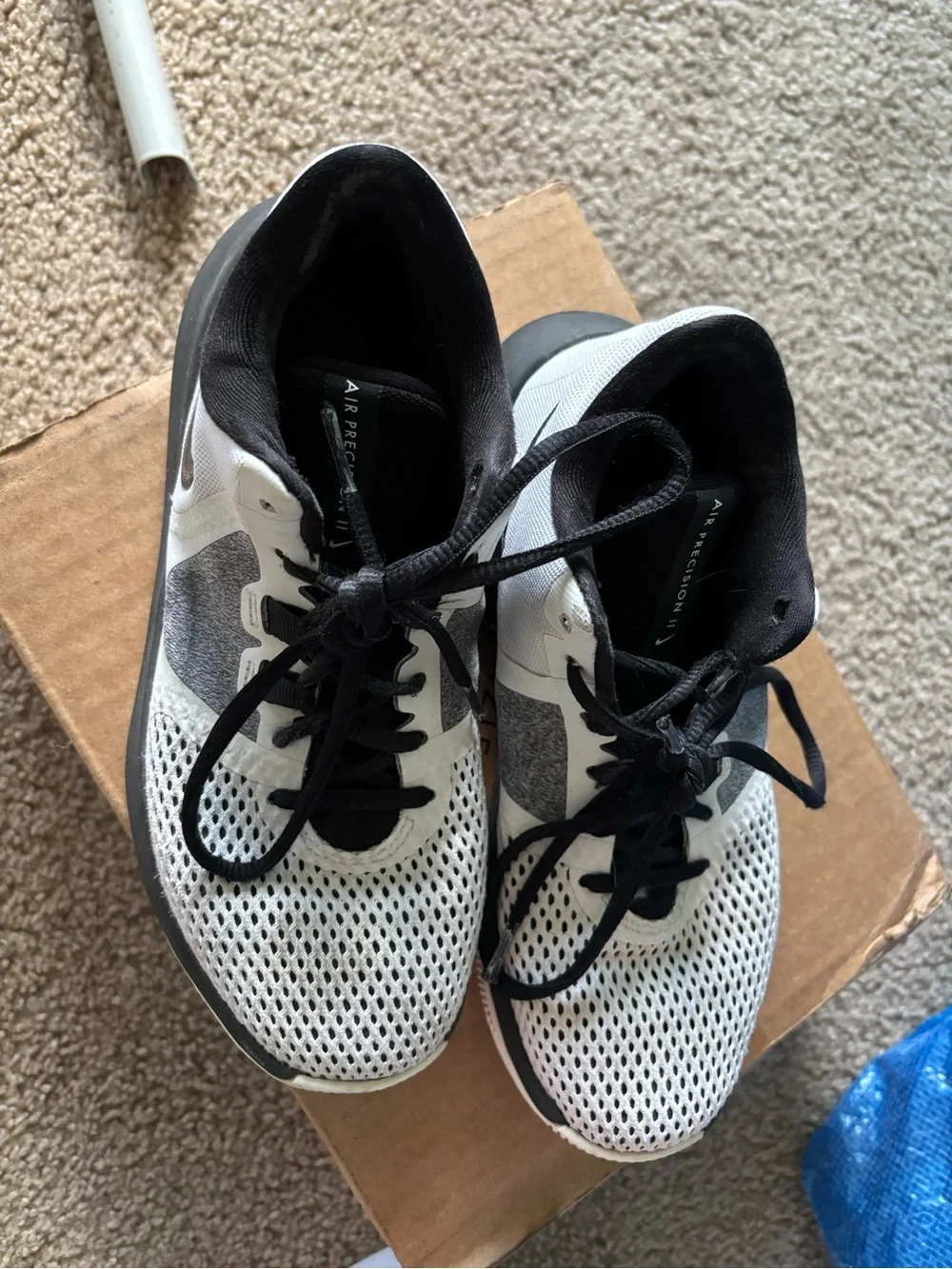 Nike Men's Black and White Mesh Training Sneakers
